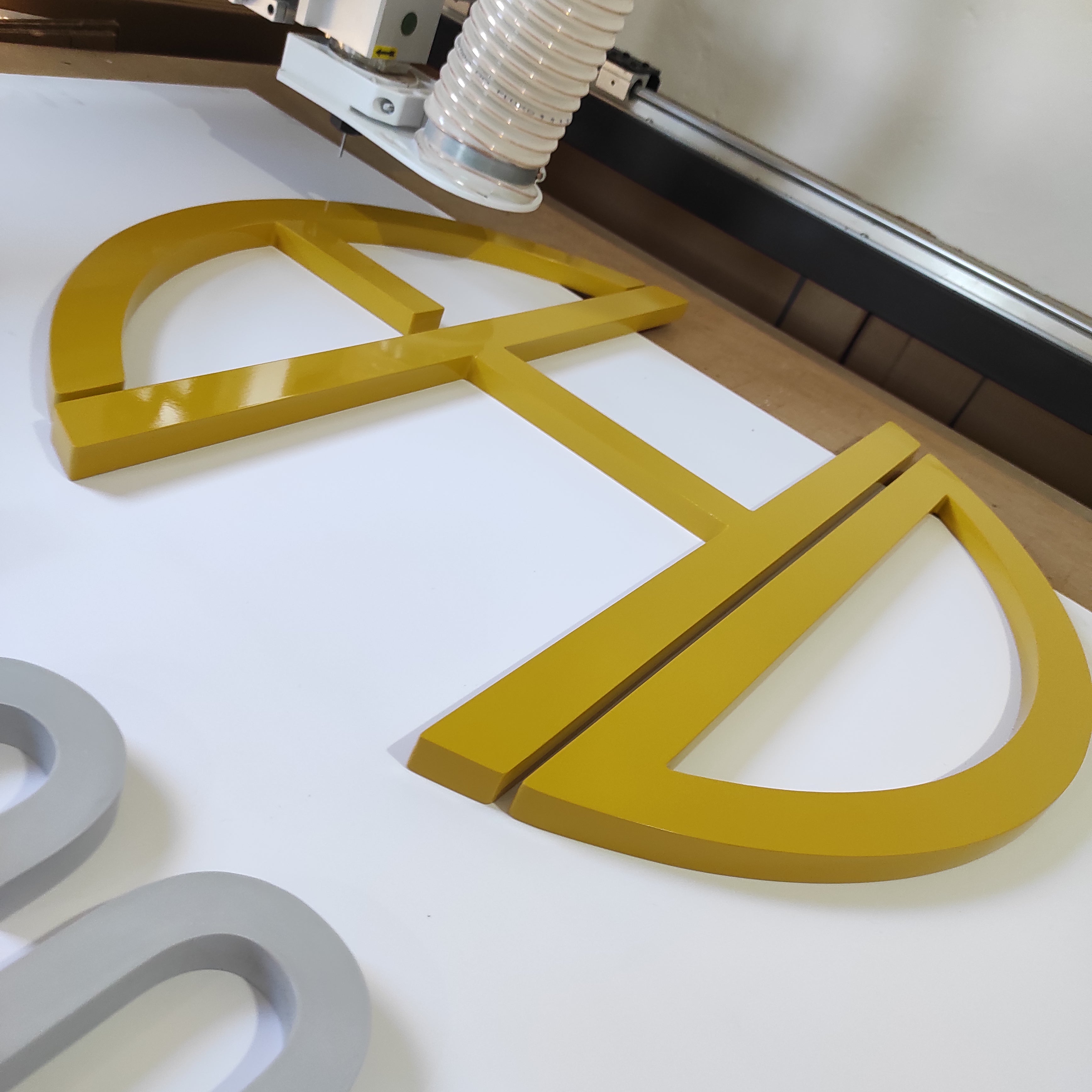 Logo Em Alto Relevo Pvc 20mm Letreiro Fachada 1,20m