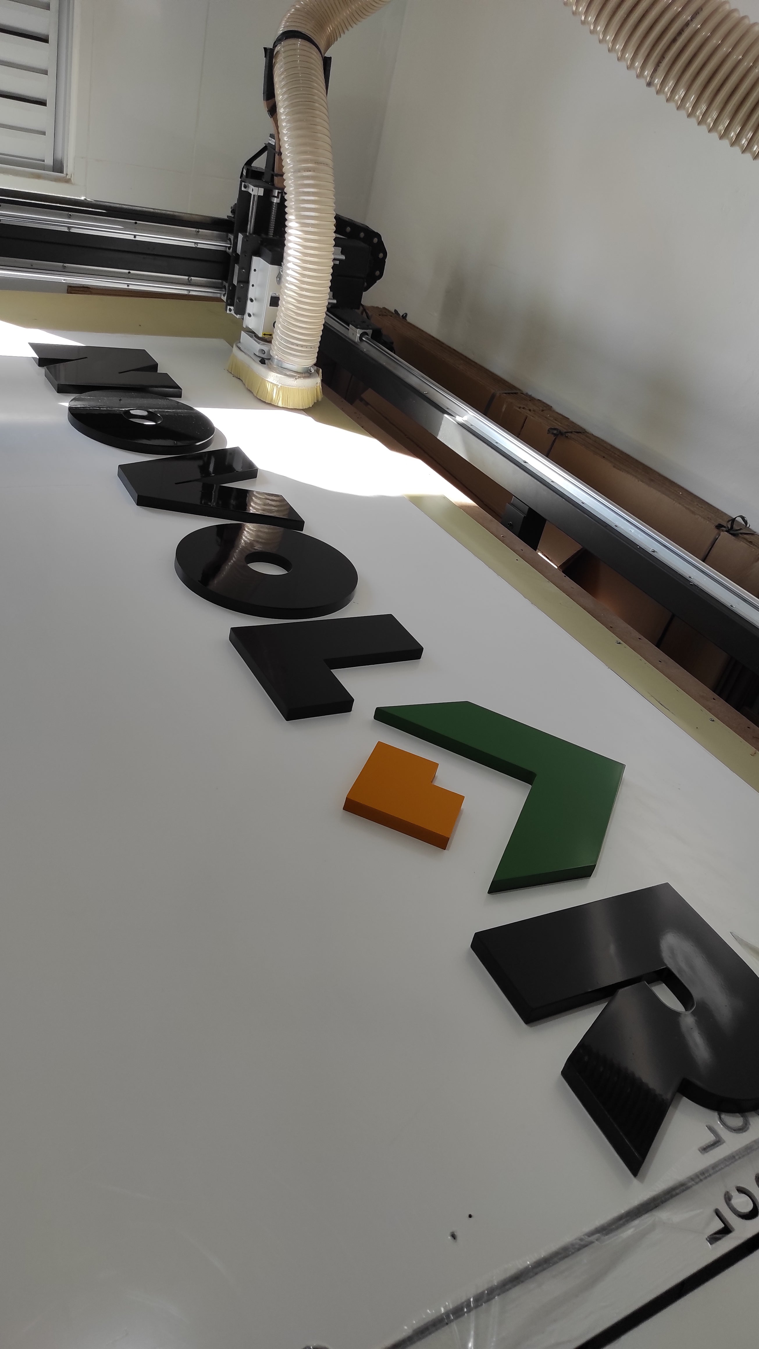 Logo Alto Relevo Pvc 20mm 200 Cm Para Fachada Logo Alto Relevo 20 Mm