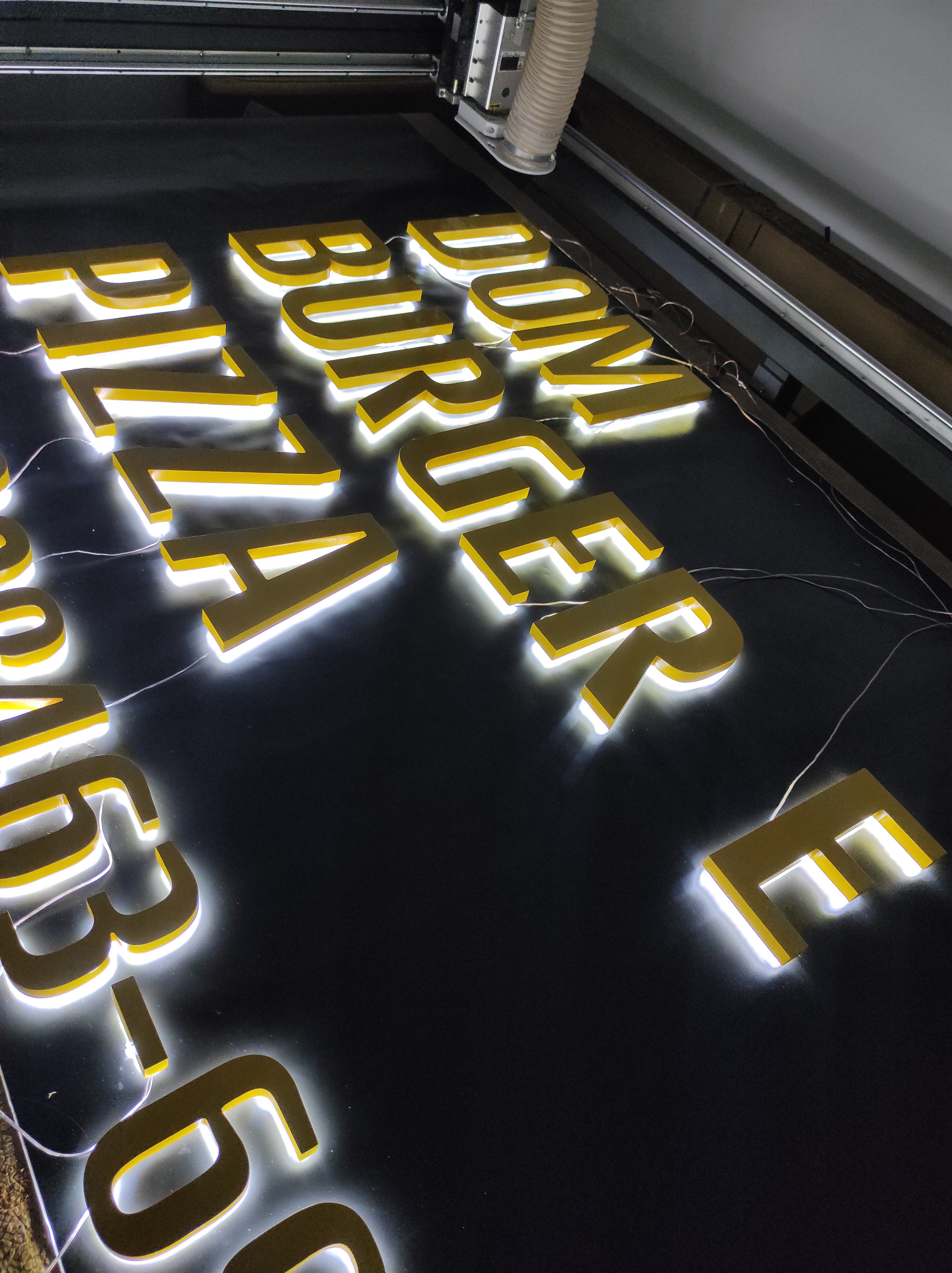 Placa 1.70m Fachada Acm E Pvc Iluminação Retroversa Personalizado