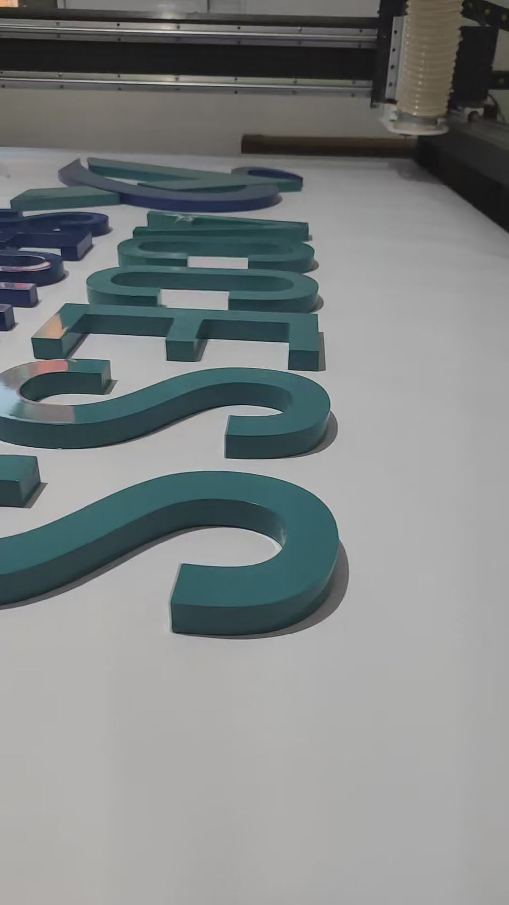 Logo Alto Relevo Pvc 20mm 200 Cm Para Fachada Logo Alto Relevo 20 Mm